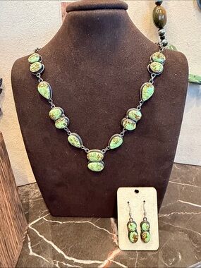Gaspeite Lariat Set